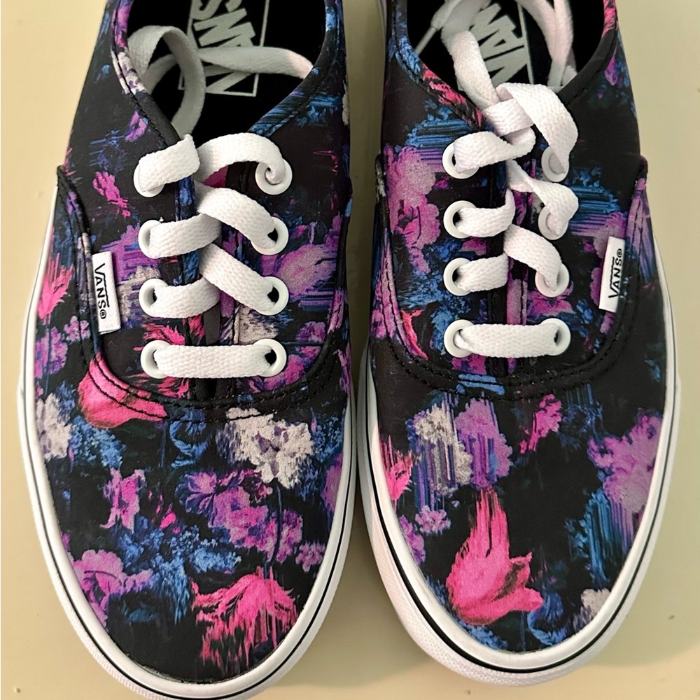 Women’s vans authentic classic lace low top sz 7 like new